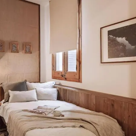 Ulindi - 2 Bedroom With Balcony In Eixample Esquerra דירה