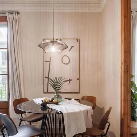 شقة Ulindi - 2 Bedroom With Balcony In Eixample Esquerra *