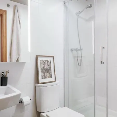 شقة Ulindi - 2 Bedroom With Balcony In Eixample Esquerra برشلونة